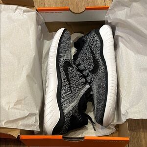 NIB Nike Free RN Flyknit shoes